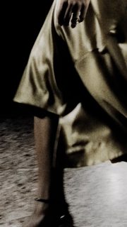 Wir bei #genesisfilms waren letztes Jahr in Mailand bei @_phandanghoang_ zu Gast und haben keinen Shot ausgelassen 🎥 // #fwmilano #phandanghoang #behindthescenes #jungwildwien